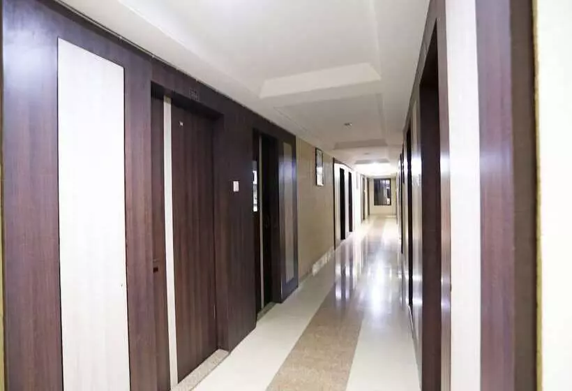 Oyo 22040 Hotel Central Plaza