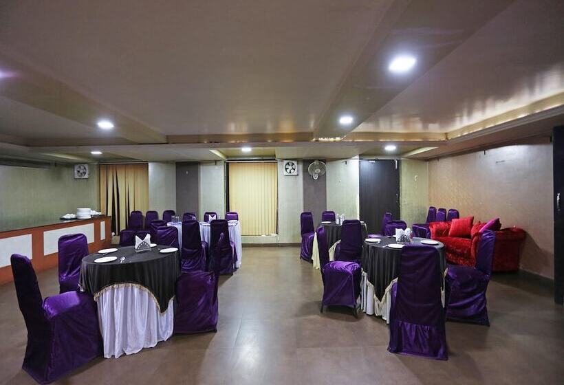 Oyo 22040 Hotel Central Plaza