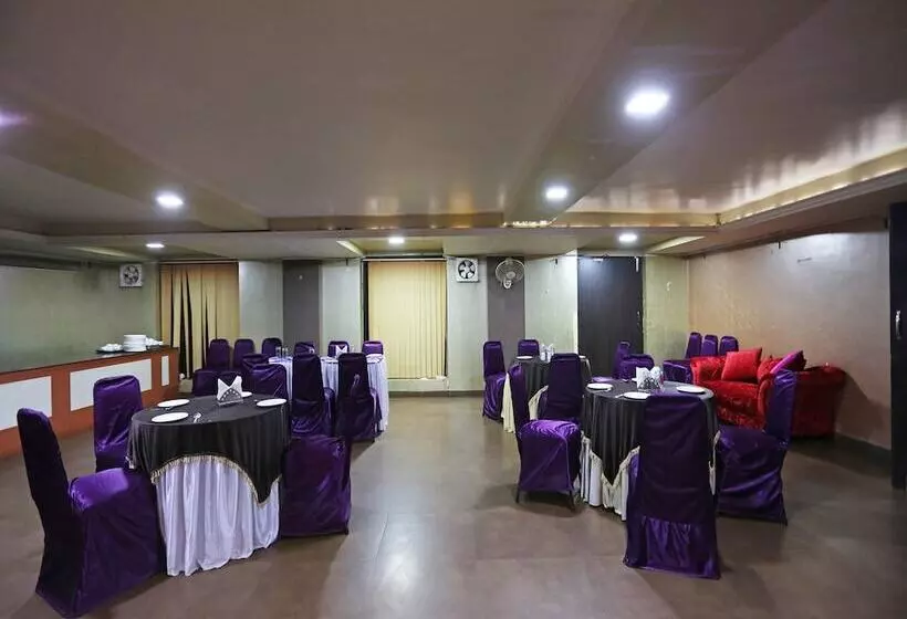 Oyo 22040 Hotel Central Plaza