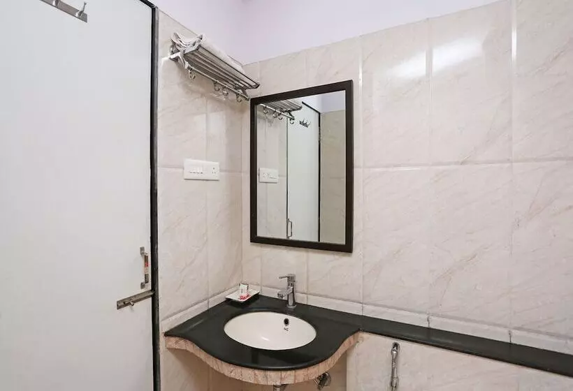 Oyo 22040 Hotel Central Plaza