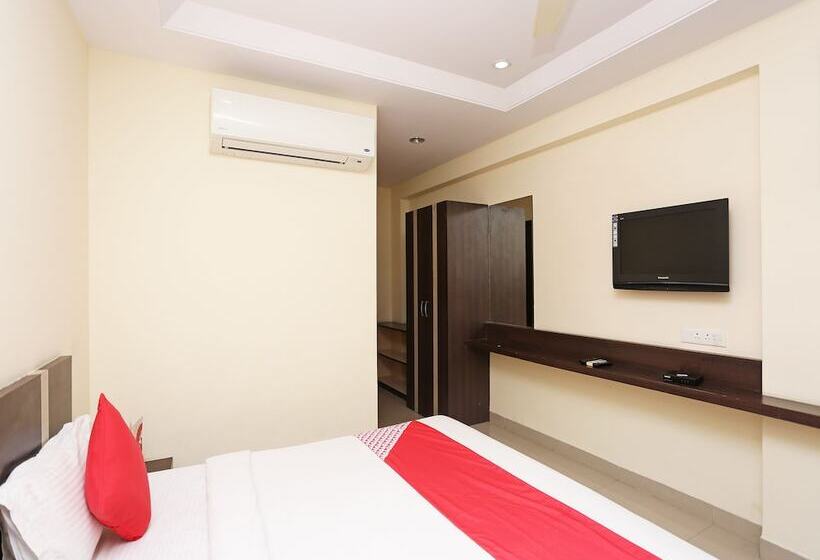 Oyo 22040 Hotel Central Plaza