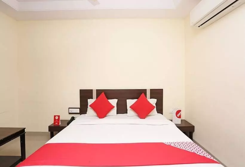 Oyo 22040 Hotel Central Plaza