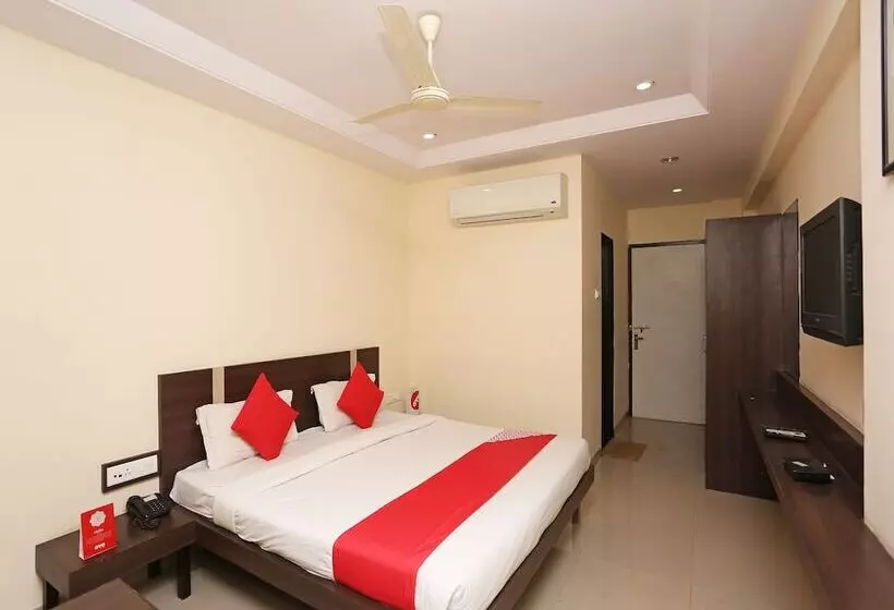 Oyo 22040 Hotel Central Plaza