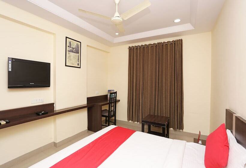 Oyo 22040 Hotel Central Plaza