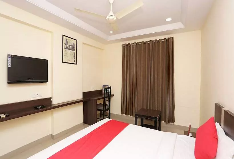 Oyo 22040 Hotel Central Plaza