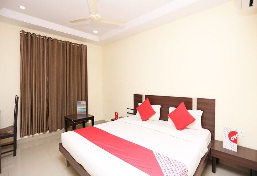 Oyo 22040 Hotel Central Plaza