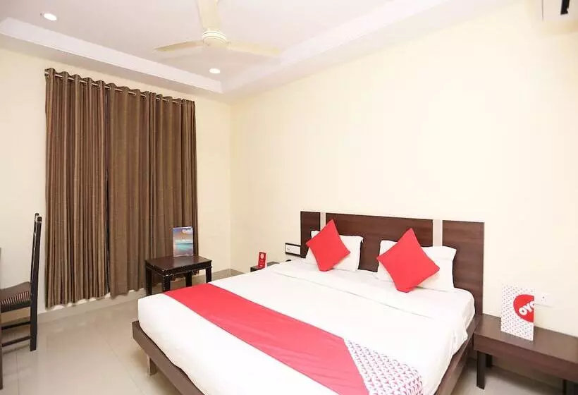 Oyo 22040 Hotel Central Plaza