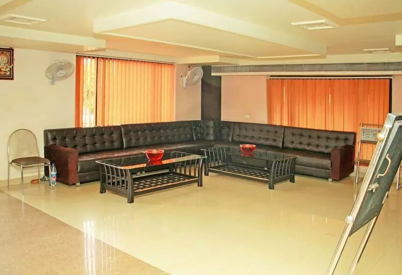 Oyo 22040 Hotel Central Plaza