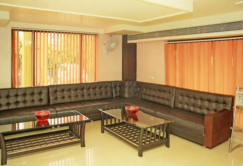 Oyo 22040 Hotel Central Plaza