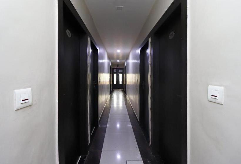 Oyo 28457 Hotel Shera