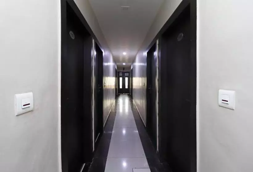 Oyo 28457 Hotel Shera