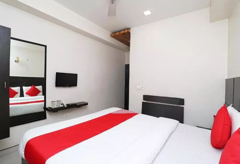 Oyo 28457 Hotel Shera