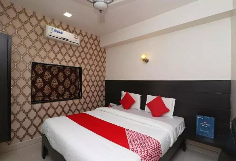 Oyo 28457 Hotel Shera
