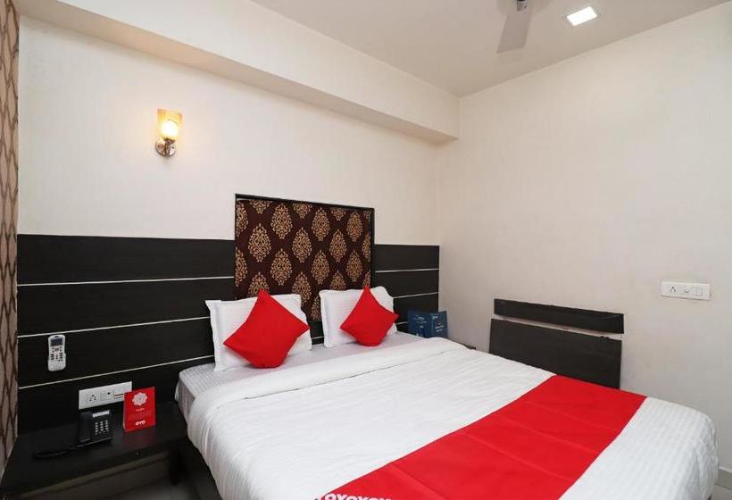 Oyo 28457 Hotel Shera