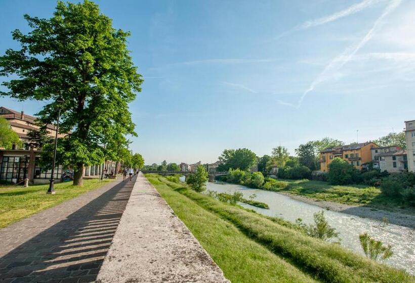 پانسیون Parma Room Station