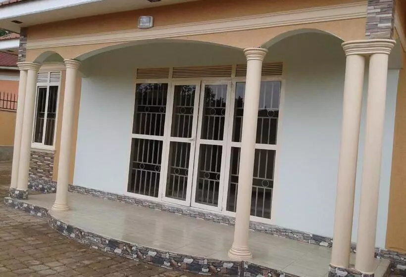 هتل Freedom Guest House