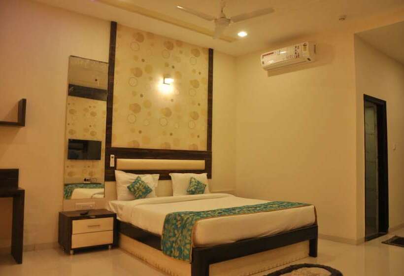 ホテル Shashinag Clarks Inn