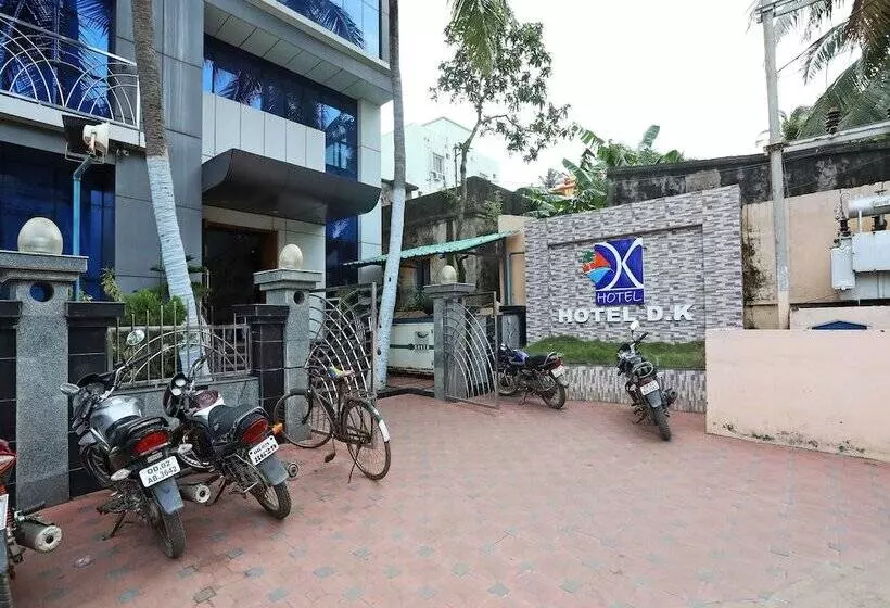Oyo 16173 Hotel Dk