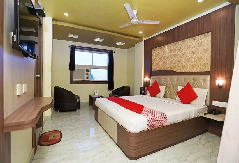 Oyo 16173 Hotel Dk