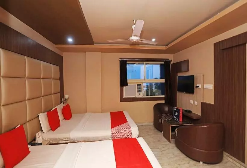 Oyo 16173 Hotel Dk