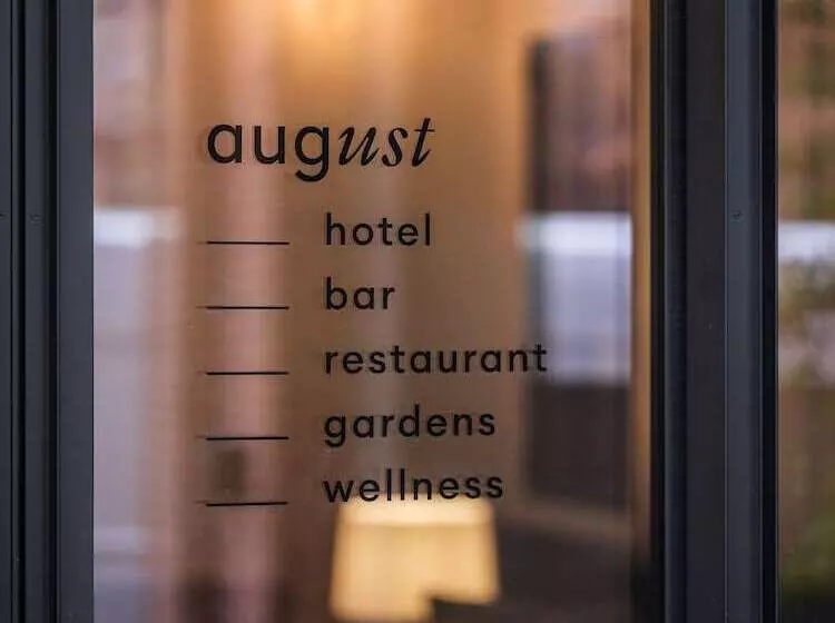 هتل August