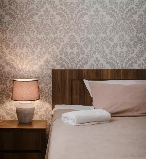 پانسیون Brick Walls