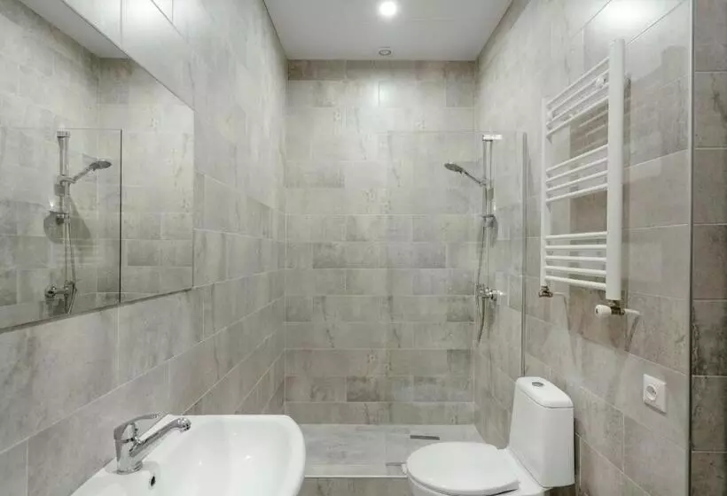 پانسیون Brick Walls