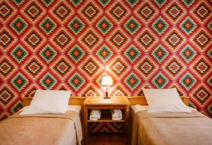 پانسیون Brick Walls