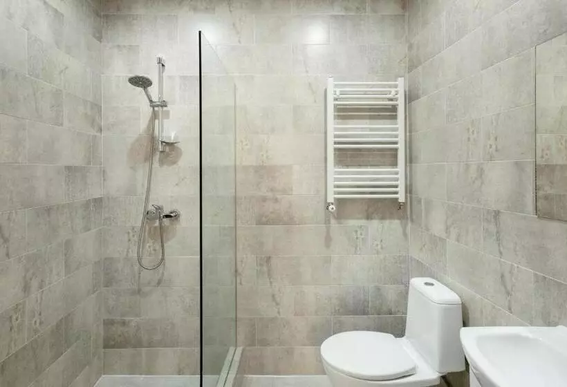 پانسیون Brick Walls