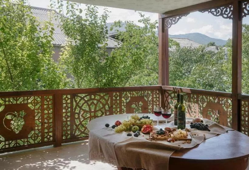 پانسیون Brick Walls