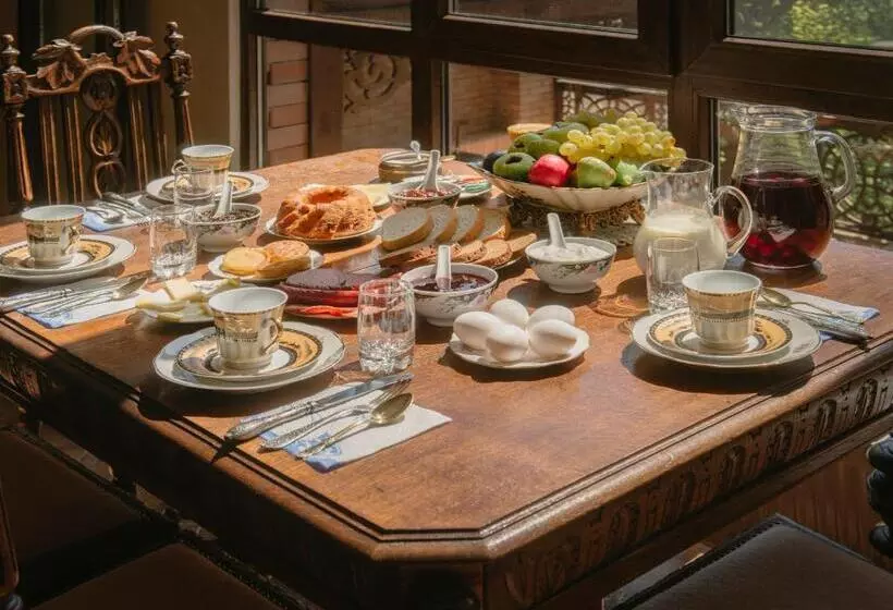 پانسیون Brick Walls