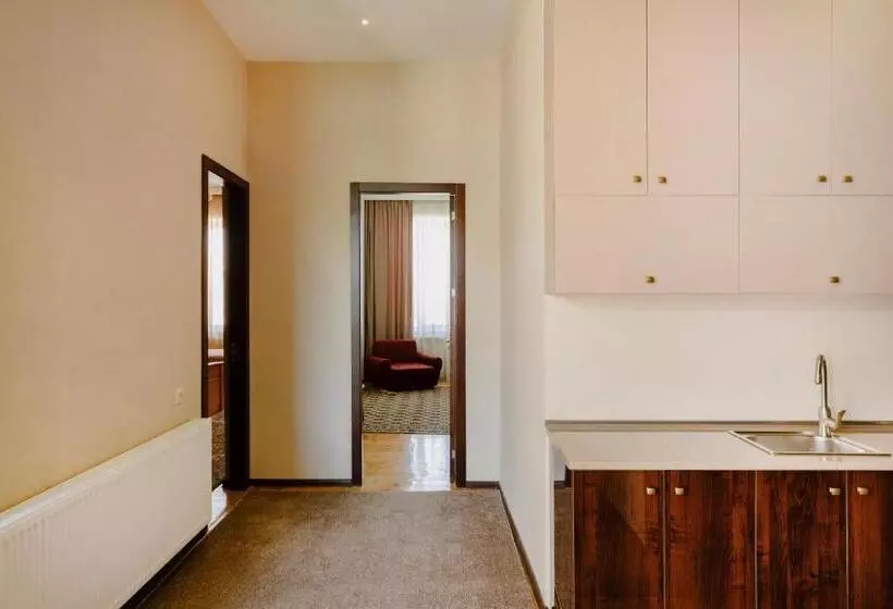 پانسیون Brick Walls