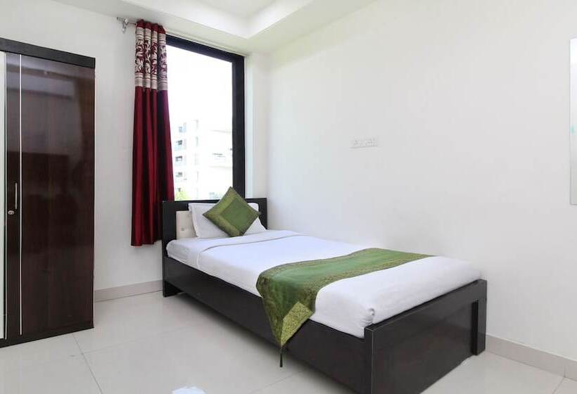 בית מלון כפרי Treebo Trip Drona Inn