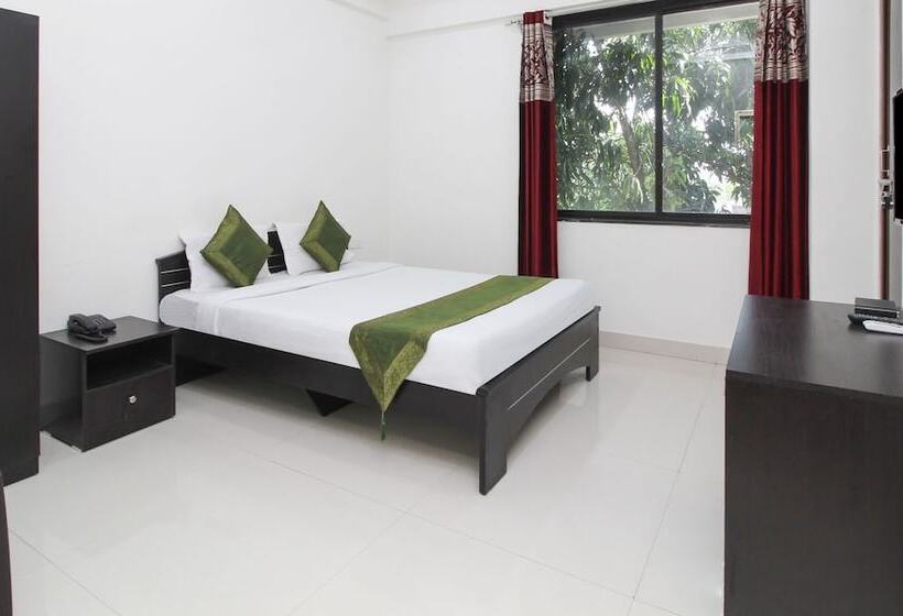 בית מלון כפרי Treebo Trip Drona Inn