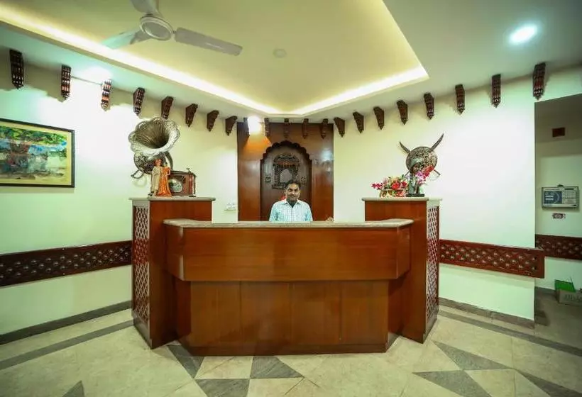 Hotelli Oyo 24944 Haveli Banquet And Resort