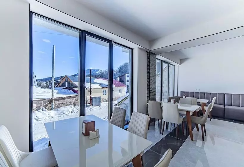 هتل Amiran S Park