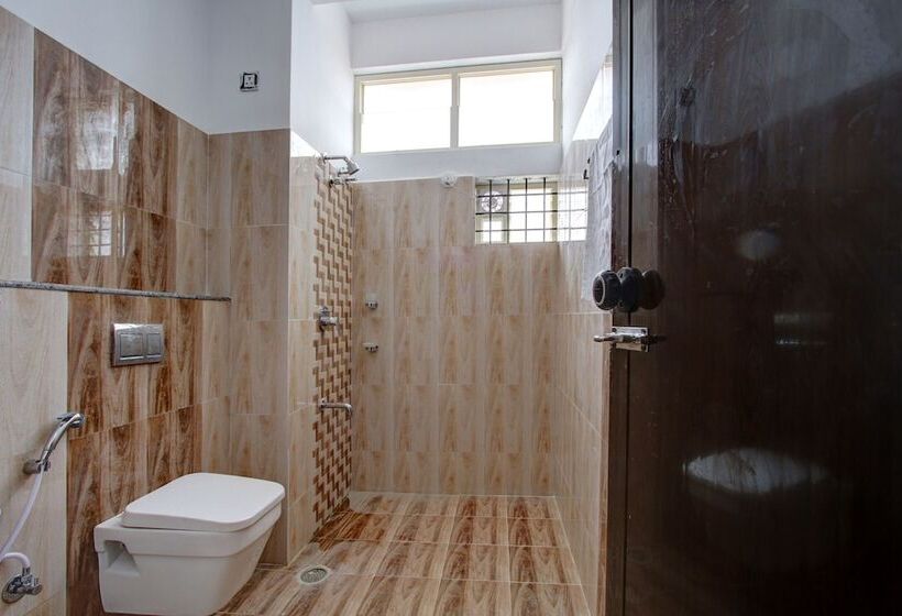 Hotel Oyo 26801 Ss Residency