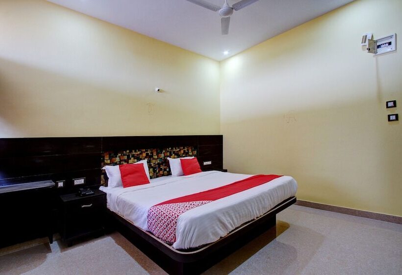 Hotel Oyo 26801 Ss Residency