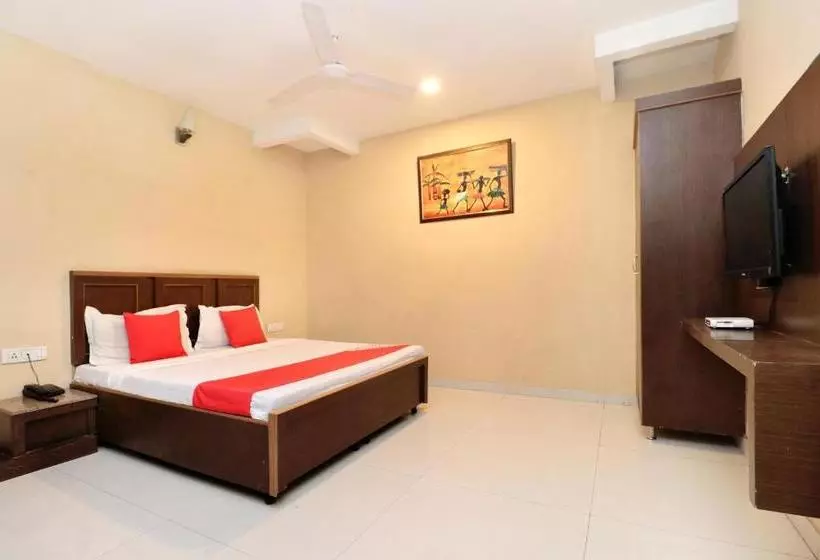 Oyo 24650 Hotel Bombay Regency