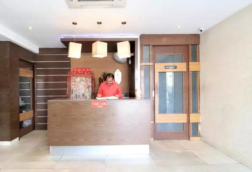 Oyo 24650 Hotel Bombay Regency