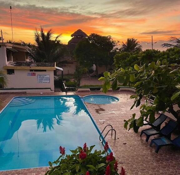 فندق Hostal La Tolita