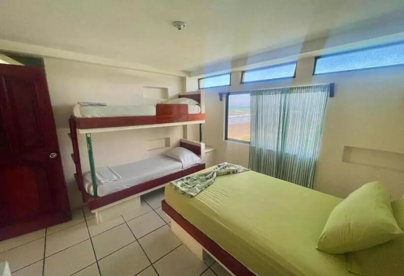 Hotelli Hostal La Tolita