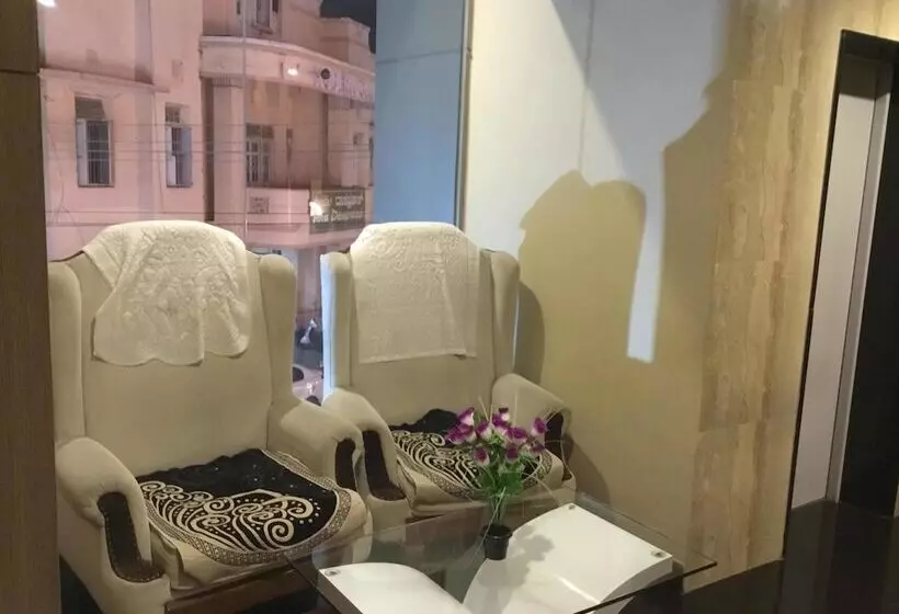 ホテル Samasth Room And Suites