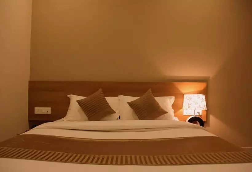 ホテル Samasth Room And Suites