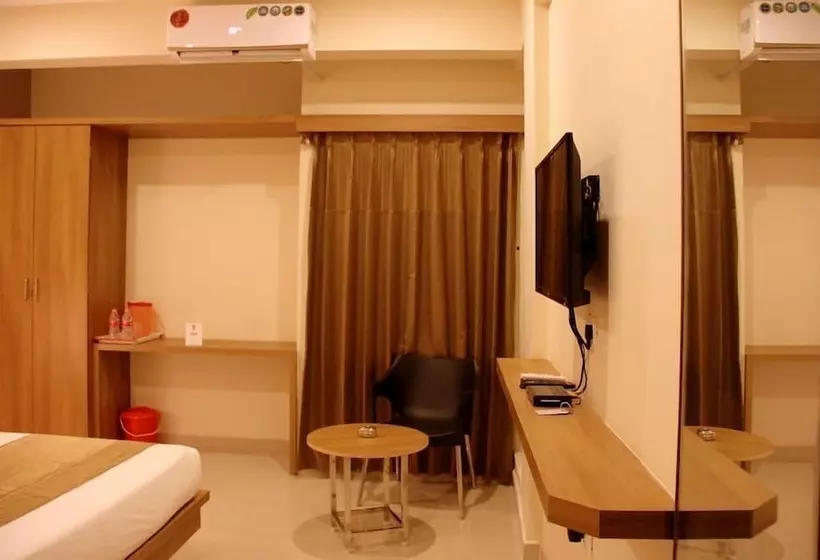 ホテル Samasth Room And Suites