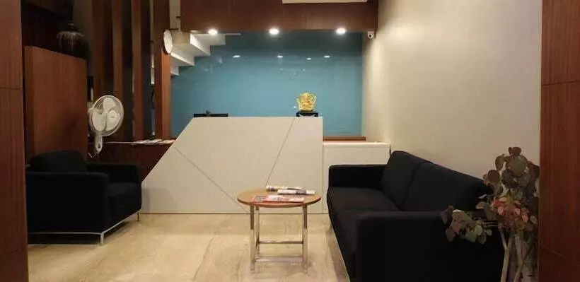 ホテル Samasth Room And Suites