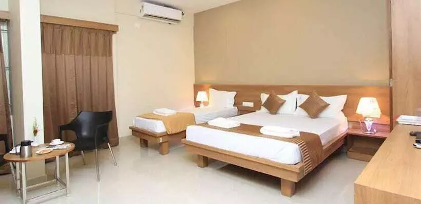 ホテル Samasth Room And Suites