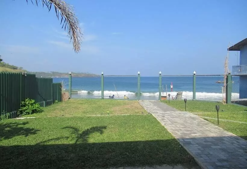 هتل The Bay Beach