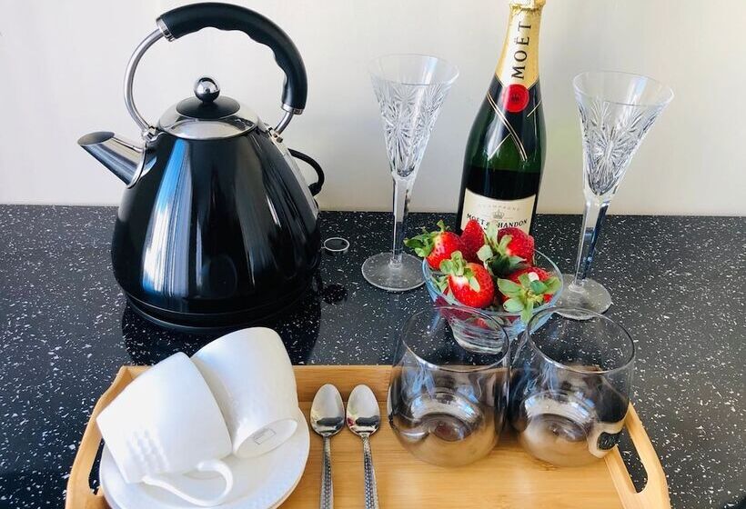 Отель The Winter Garden Suites