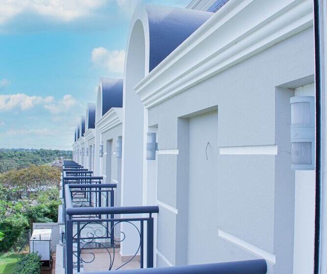 هتل Bisinii Boutique